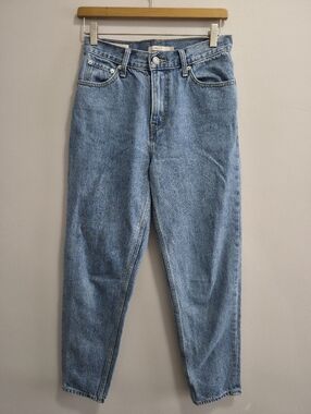 Levis Premium Denim Mom Jean Tapered Medium Wash Size 26